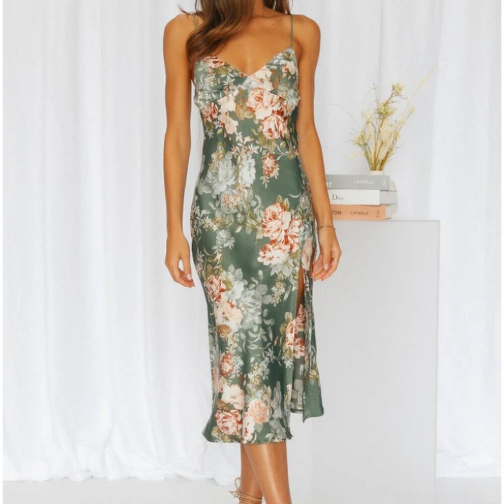Hello Molly: Lingering With You Midi Dress Green (brand new)